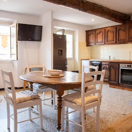Beautiful Authentic In The Heart Of Old Appartement Antibes