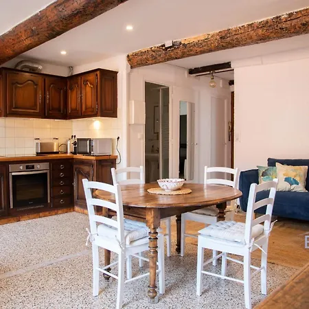 Beautiful Authentic In The Heart Of Old Appartement *