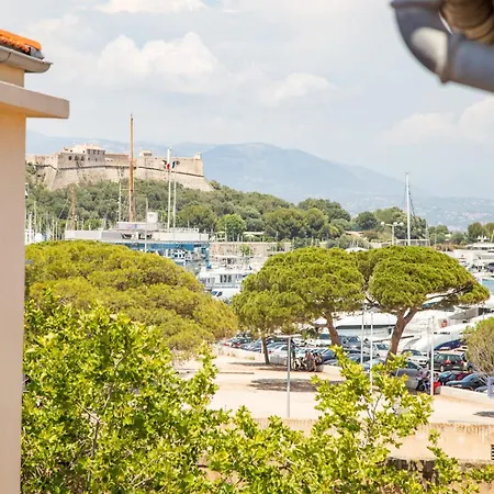 Beautiful Authentic In The Heart Of Old Apartamento