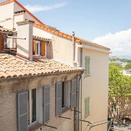 Appartement Beautiful Authentic In The Heart Of Old Antibes