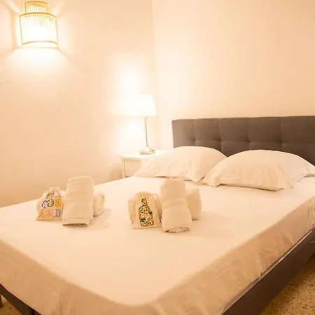 Beautiful Authentic In The Heart Of Old Antibes