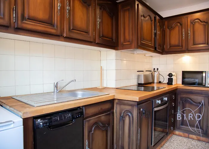 Beautiful Authentic In The Heart Of Old Апартаменти Антіб